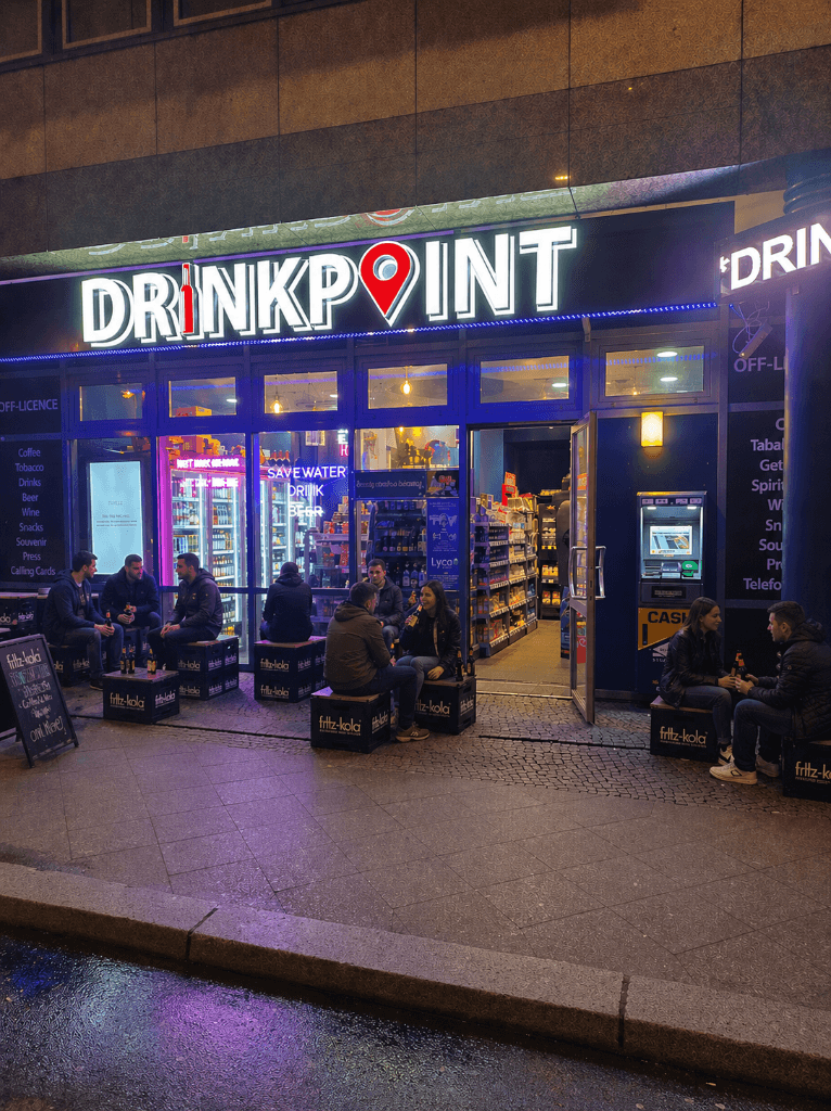 Drinkpoint Späti Berlin Mitte bei Nacht